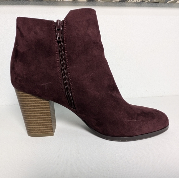 Apt. 9 Women's burgundy Gold Zipper suede ankle booties Size 10 High Heel EUC - Picture 4 of 8